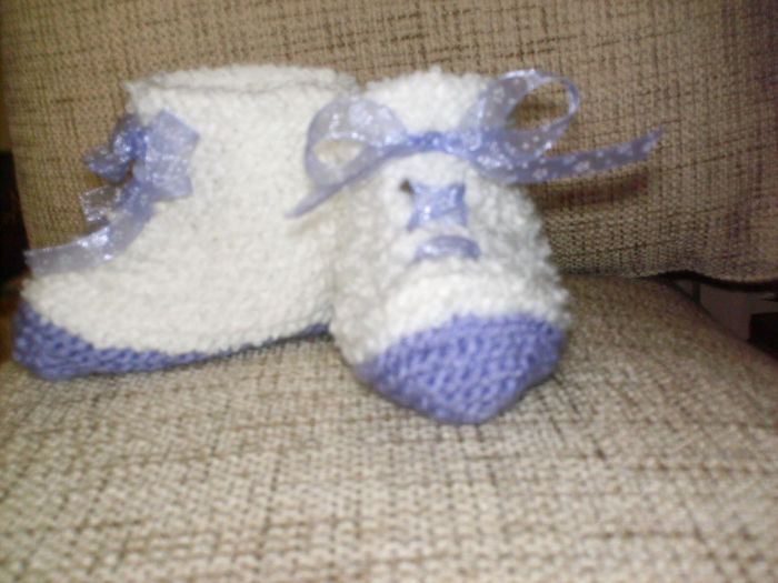 botosei copii- 18 lei - AA Vand tricotaje manuale pt copii