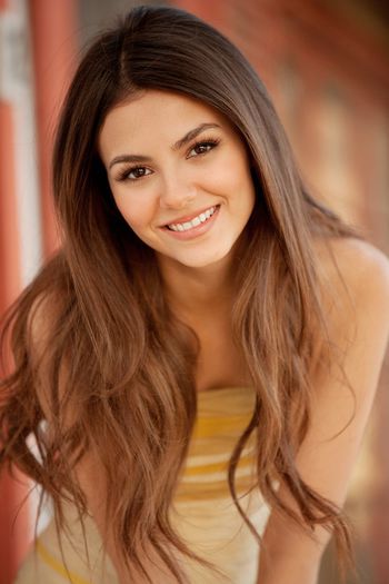 Victoria (3) - Victoria Justice