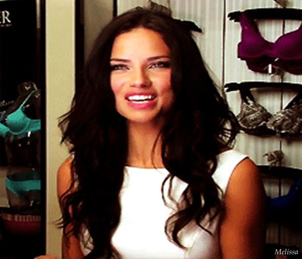 -cl Ce faci ? :3 #tatia.Oh,nu ma asteptam la gestul asta:)).Mai bine doar Kai:3#kai; *ma uit putin confuza la borcan si imi iau privirea de la el intreptandu-mi-o spre tine*Deci mai bine la bar sau padure decat oras?:))#kol♥
