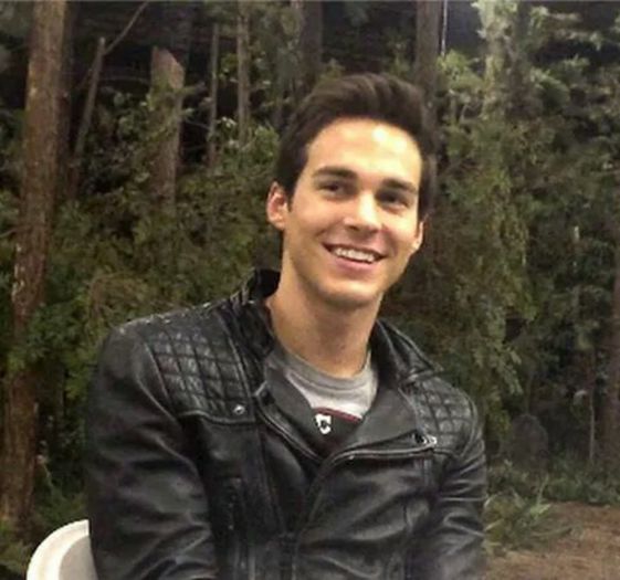 ❤;. Elena care e cu Damon ala.. of =))) - drink at - mystic grill 01