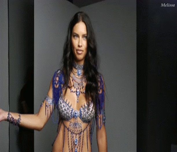 - Ce ai patit? :O Esti bine ? #steff.Nu fi rau=))*imi las capul pe umarul taul:<*#kol