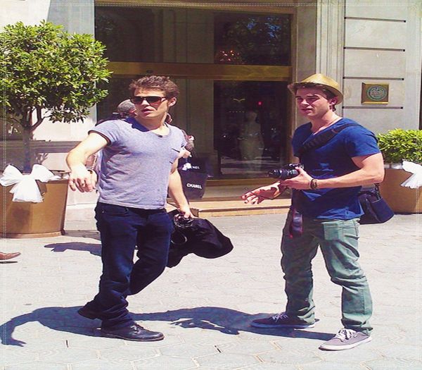 ;; Dar nu sunt...*se intinde pe canapea si o intinde pe el sa stea confortabil*=)))))