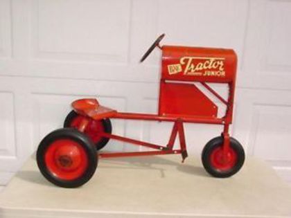 182115403_rare-antique-bmc-junior-toy-pedal-tractor-farm-toys- - obiecte vechi