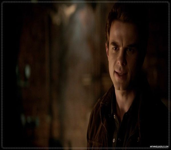 ;; clk *ii tine mana acolo si ii asculta bataile inimii cu auzul de vamp; zambeste si se uita la ea - here - episode 41 - done