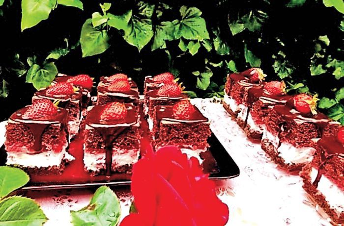 prajitura-cu-jeleu de capsune