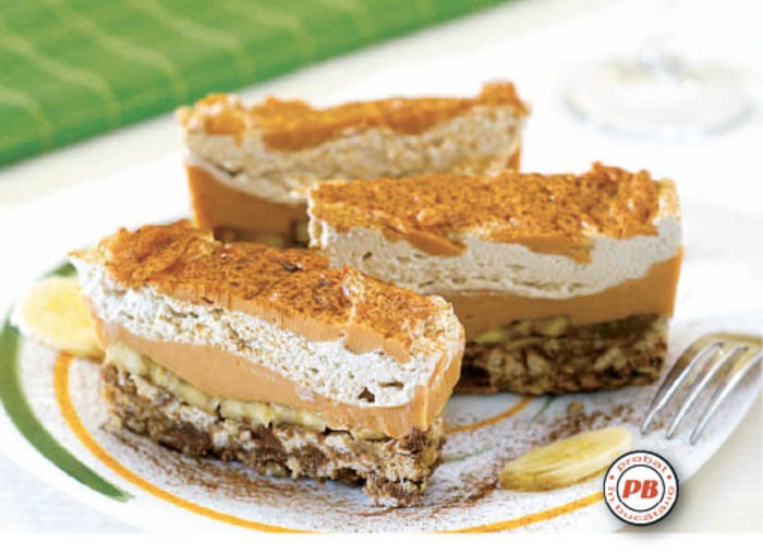 Prajitura-de-biscuiti-cu-crema-de-banane-si-caramel