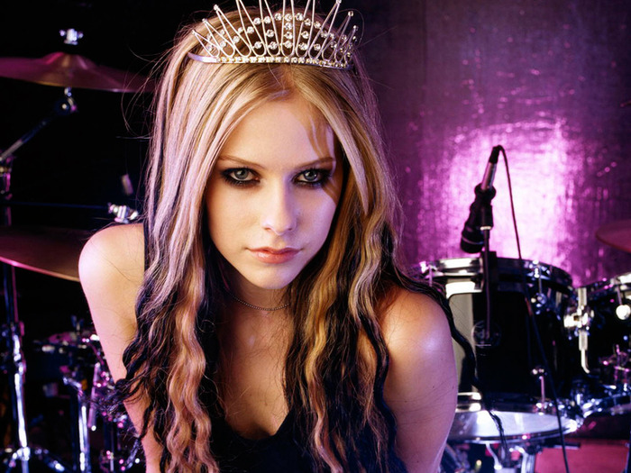 2 - Avril Lavigne