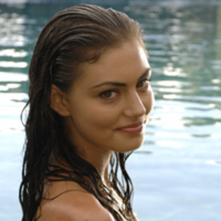 27 - club phoebe tonkin