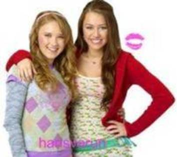 VLMMPOYNWCJYUKRQRVJ - Miley Cyrus poze dar doar cateva