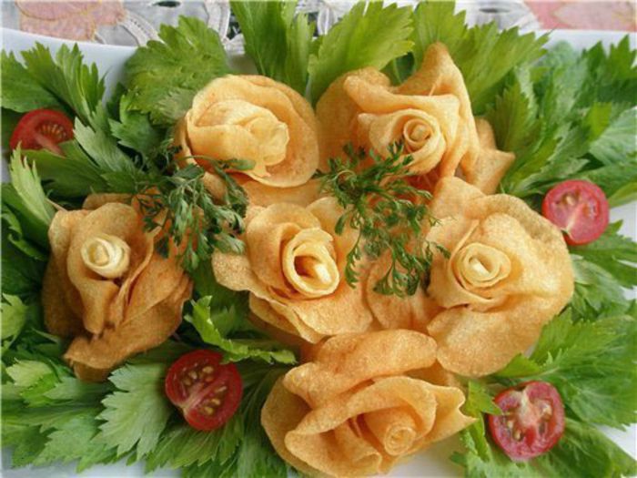Trandafiri din cartofi - Idei de aranjare a platourilor pentru  mese festive si ocazii speciale