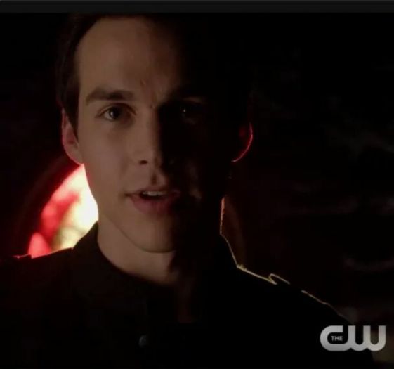 ❤;. kboom *pocneste din degete si o aduce pe elena* - here - episode 41 - done