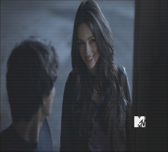 シ.; #vine din bucătărie bând  apă și se uită la ceilalți. - here - episode 41 - done