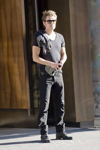 CL Of, ce declaratie frumoasa. Sunt mai presus decat ziua izabellei pt tine?Awww. - here - episode 41 - done