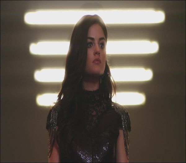 .•*´♥`*•. Si se duce cineva pe insula? *se uita pe hol* Ce de camere ai! =))