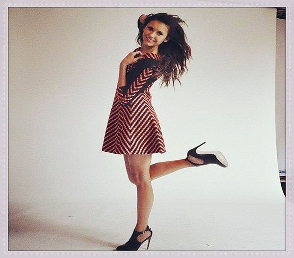 》clk Facem :> :)) *coboara scarile si se duce in bucatarie; scoate tot ce trebuie; pentru pizza si se pune sa faca blatu*
