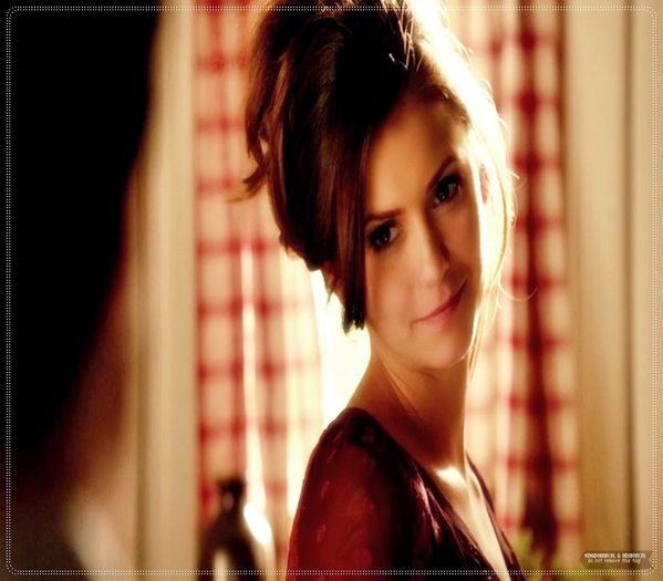 》clk Offf=))))Cum vrei *rade; se ridica; ia doua pahare si o sticla de vin; le umple; ii da un pahar* Uite ;3 .. *da pe gat paharul ei*
