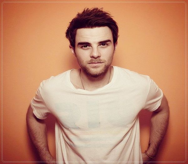 ;; clk Nu la propriu...la sens figurat...ca am stat la un parastas doar ca sa primesc coliva:)) - here - episode 41 - done