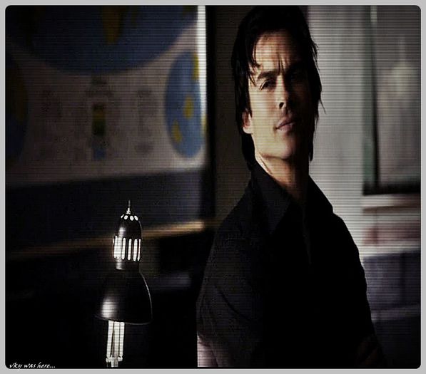 ▬ ❝Ce`avem noi aici...|se uita spre ele de la distanta|