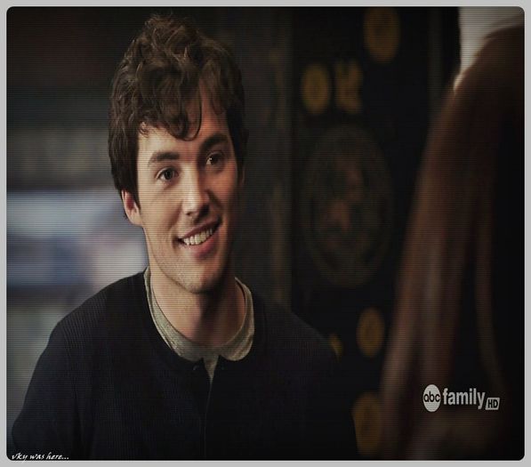 - Mancare... [fuge la #Adda si ii cotrobaie prin pungi de [cl]; ii imprastie tot pe strada si ia sticla cu lapte;;o desface si bea][=))))
