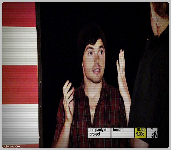 - B;;ou ala care a fugit ma tinut nemancat... #ely + Ce sa faci mahh cu masa aia?..(cl); Ete asa e mai bine...[ia un calup dala de salam si o alta paine;;se tranteste in c;;r pe strada si mananca][=)))))
