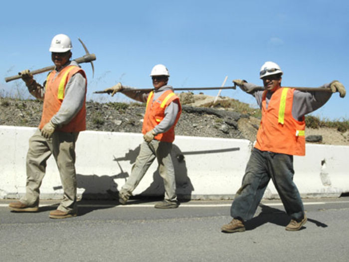 ;; *stau si se uita la Ely cum face micii; asteapta sa fie serviti* =)))))