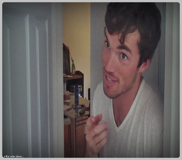 - Nu te lua de mamaie, co sa ajungi parasita de nebun...#adda[=))) +(cl); Umpic mai mare, nu cu foarte mult... ;)[zambeste]#ely
