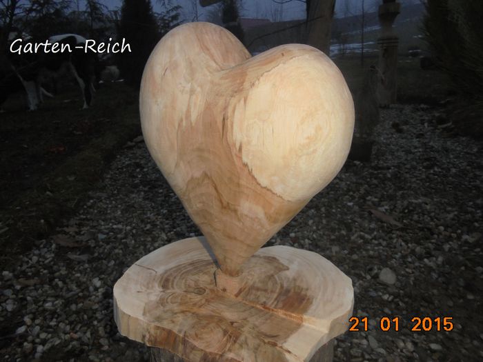 Herz aus Apfelholz