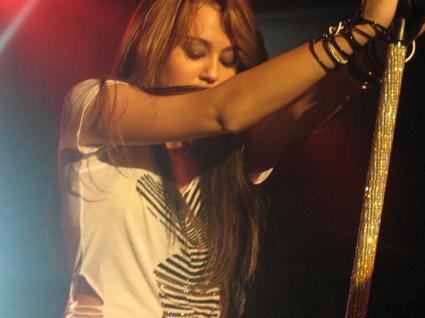 show24-thumb-425x318 - Miley Cyrus
