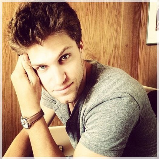 █ ▄→-servește o bomboană- la mulți ani domnișoară -o pupă pe obraz- -cl-; eu mă retrag în apartamentul meu, ne mai vedem dragi vecini :))))) ( așa să faci că te bat:))intru mâine că mi-e somn,vă pup )
