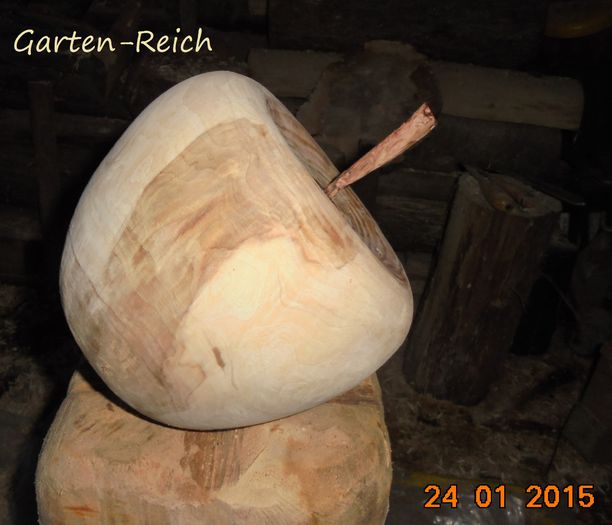 Mar din lemn de mar/Apfel aus Apfelholz - D=19cm; h=17cm