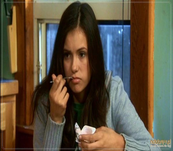 Glumeam...=)))) Si tu ce mai faci mey? *se uita la el cum mananca* Vrei o lingurita?:))))) - here - episode 41 - done