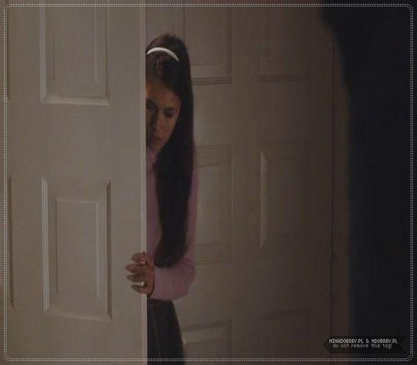 》[26.01] *intra in cladire*