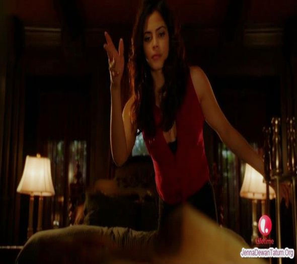 》*il scoate din borcan si-l arunca pe jos; face vraja si-l face mare la loc* ;) #Klaus. - here - episode 41 - done