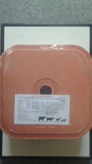 ULTRA LICKING BLOCKS 5 KG - 38,7 RON - ULTRA LICKING BLOCKS 5 KG - 38 RON SI SAPTEZECI DE BANI