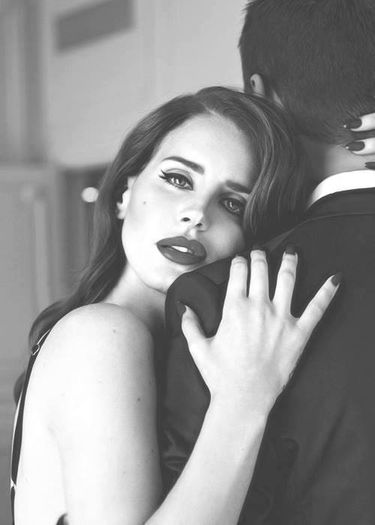 tumblr_nhrpyd0ZVq1r9ptv1o1_500; lana del rey
