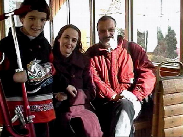 Cu Tudor si Cristina; In tramvaiul de epoc%u0103, Iasi, octombrie 2001
