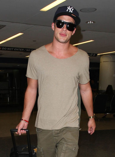 Dada, lasa ca stiu ca nu prea esti genul sa ti ceri tu scuze. Deci ce facem, coboram la aia jos?