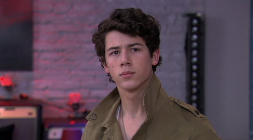 JONAS-episode-20-Double-Date-nick-jonas-9002585-500-277 - Imagini de pe FanPop