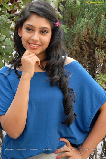 neethi-taylor-pellipustakam-pressmeet2 - Niti Taylor