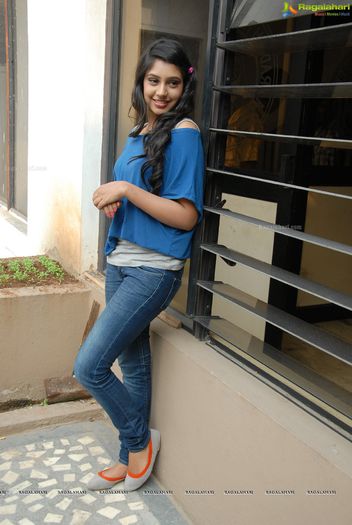 neethi-taylor-pellipustakam-pressmeet18 - Niti Taylor