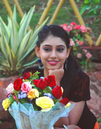 niti-taylor-gorgeous-look-photo-still-movie-love-dot-com