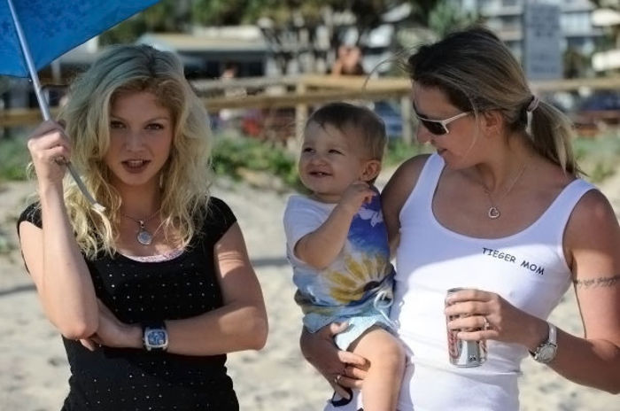 H2O-just-add-water-cariba-heine-and-phoebe-tonkin-2748144-604-401