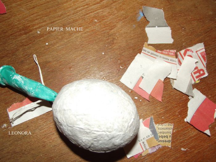 papier mache pe balon - reciclare hartie-decoratiuni handmade de Pasti