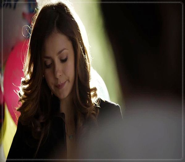 》 [6.02] *se da pe balustrada scarii pana ajunge la parter si se uita in jur*