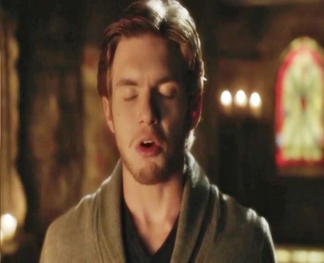 ➚ *închide ochii ex.citat când îl vede* AAAAhhh, numai când mă uit la tine deja te simt adânc #Derek