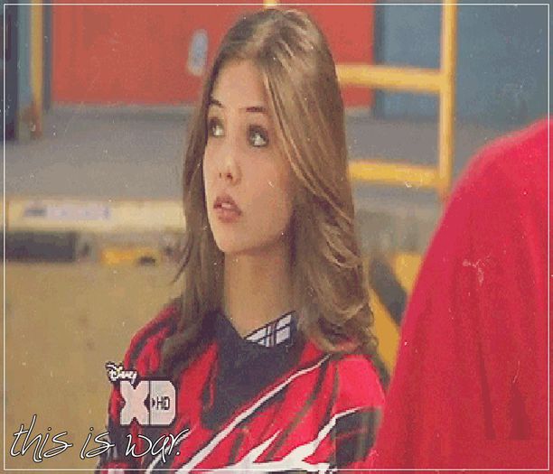×ƛƔƛƊƛƘЄƊƛƔƦƛ ☠ ¦  ¤îi dă salamu şi pune violetta¤ păi m-am plictisit singură. =( - here - episode 42 - done