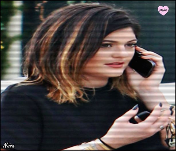 ♚ .nɘɘυp ♔ . [cl] [#iese din lift cu telefonu la ureche . Call me back when you can ..; [#se uita`n jur , merge si`si ia o sticla cu suc si bea din ea .
