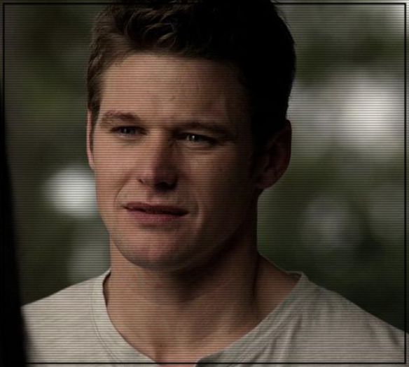 ■ . Lyt. :* - mystic falls _ street
