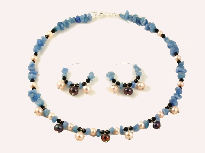 calcedonie, perle crem si negre, cristale de sticla