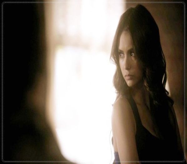 》 *se uita la ea* Cu cine vorbeai?...